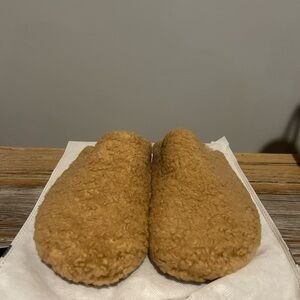 INTENTIONALLY BLANK Women’s Apres Slipper Size 8 Light Brown NEW